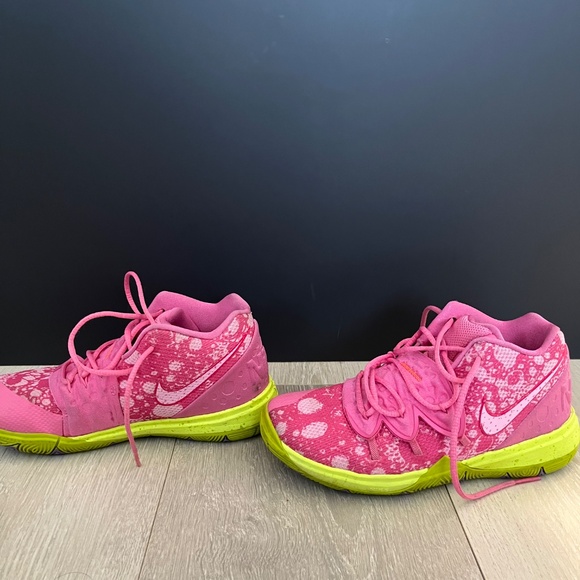 Kyrie 5 ‘Patrick Star’ - Picture 2 of 4